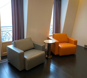 Кресло на поворотном блине