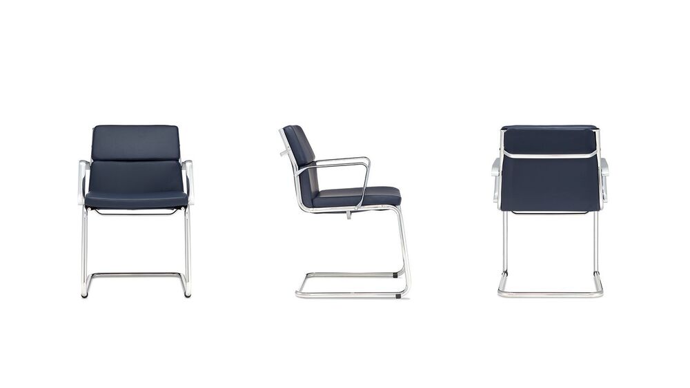 Кресло со средней спинкой на полозьях